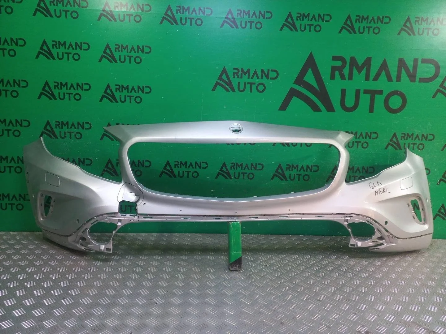 Бампер Mercedes GLA-Class 2013-2017 A15688005409999 X156, передний