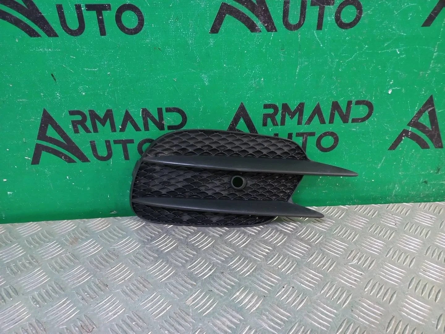 Решетка бампера Mercedes E-Class 2016-2020 A2138856800 W213, передняя правая