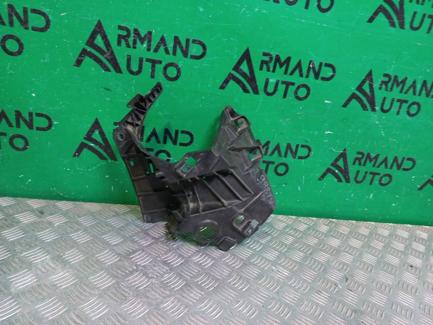 Кронштейн крыла BMW X5 2013-2018 51657294543 F15, передний левый