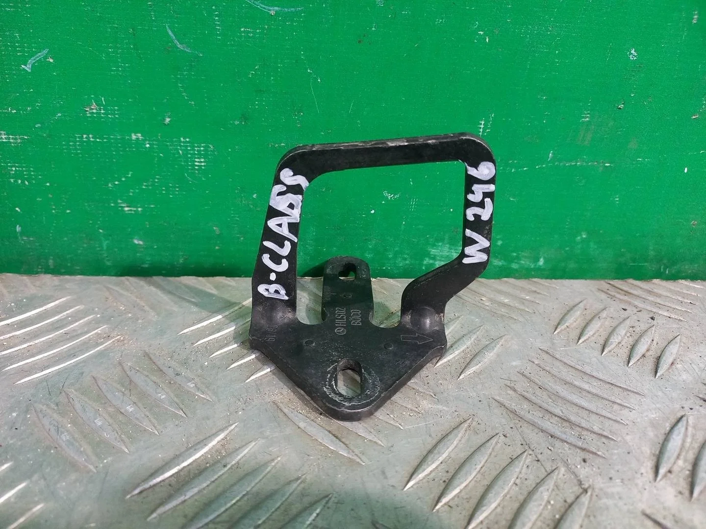Петля замка капота Mercedes B-Class 2011-2018 A2468800360 W246