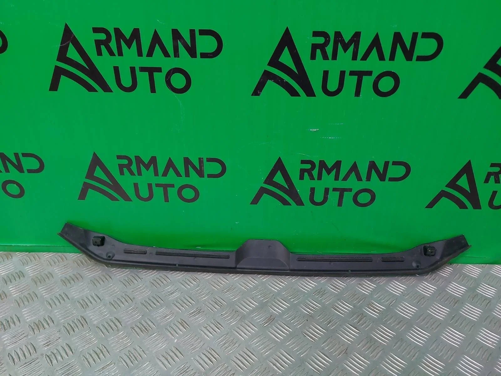 Уплотнитель капота Audi A4 2015-2025 8W0823124 5 B9