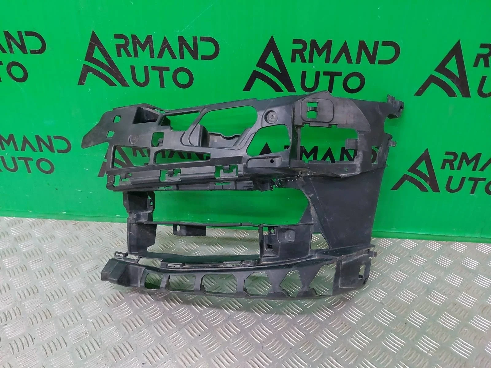 Кронштейн бампера BMW 5 series 2016-2020 51117385345 G30 G31, передний левый