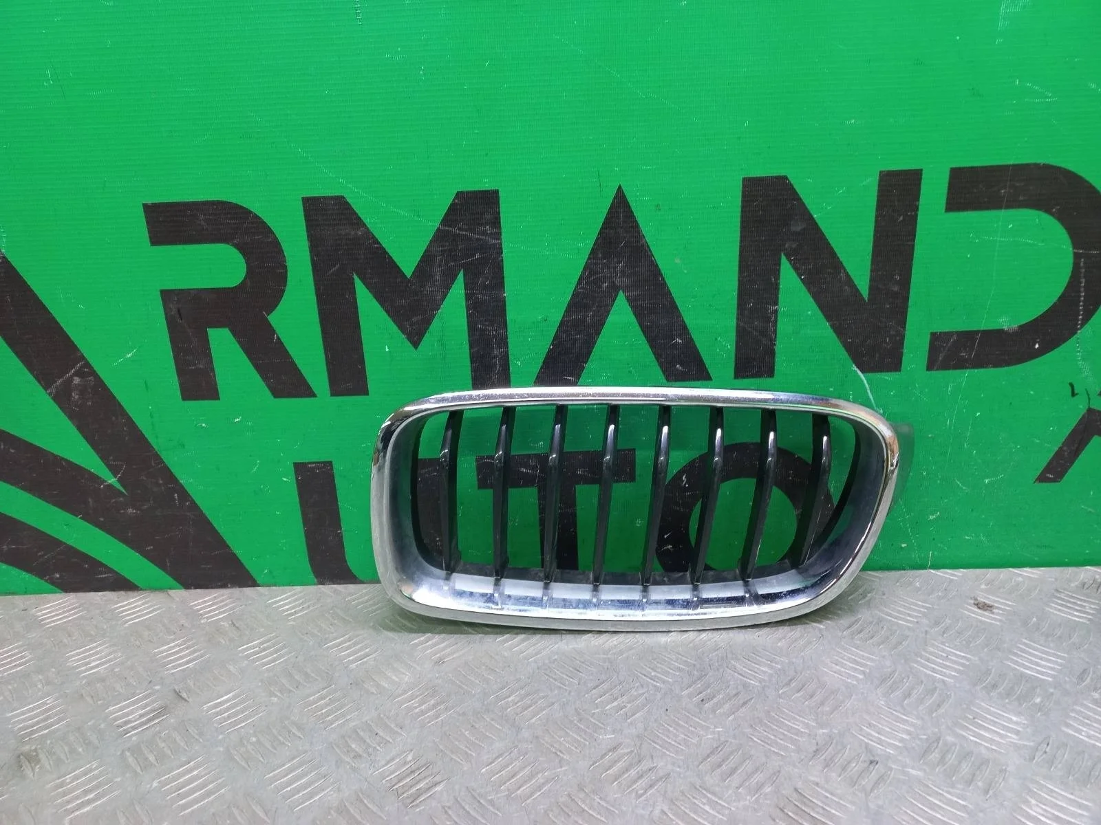 Решетка радиатора BMW 3 series 2011-2020 51137260497 F30 F31, левая
