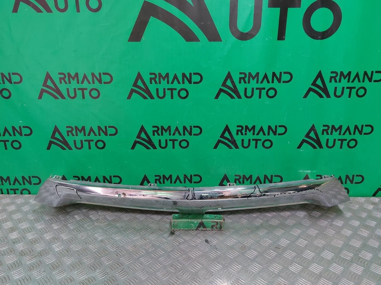 Накладка бампера Mercedes M ML GLE-Class 2011-2015 A1668857925 W166, передняя