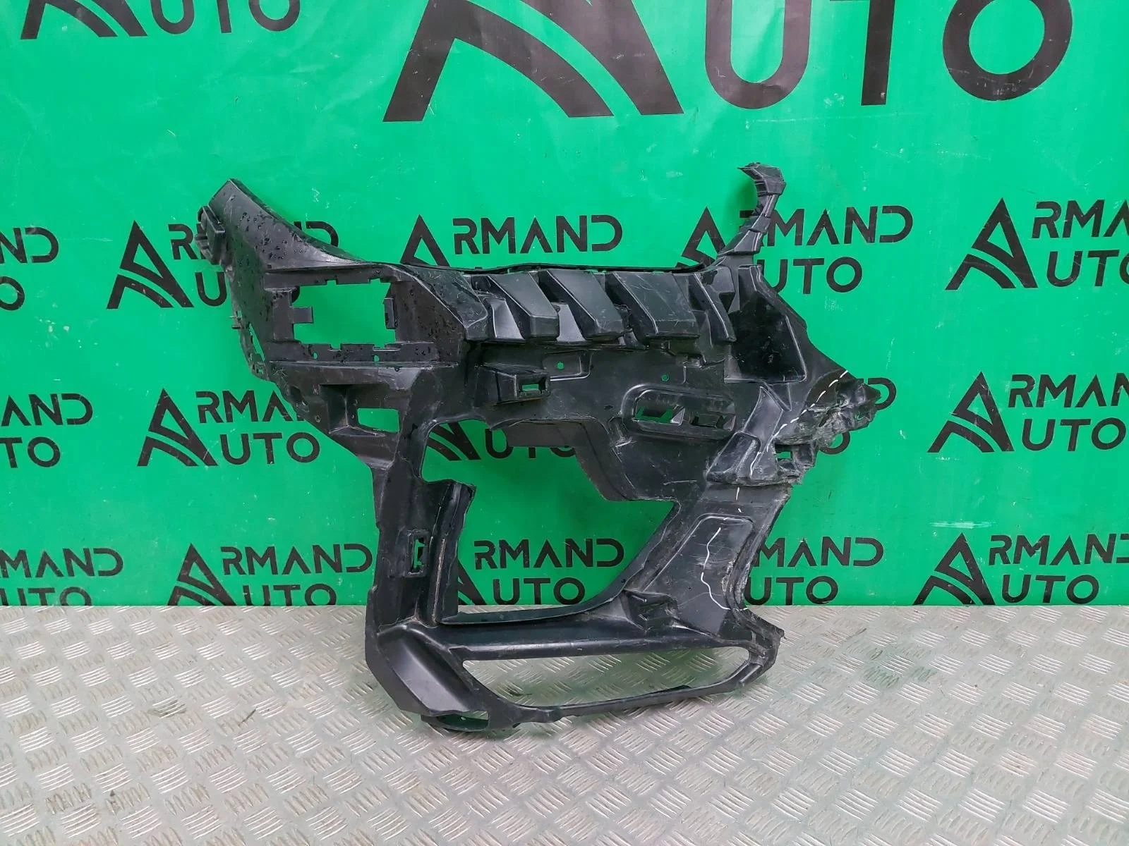 Кронштейн бампера BMW X6M 2019-нв 51118075352 F96, передний правый