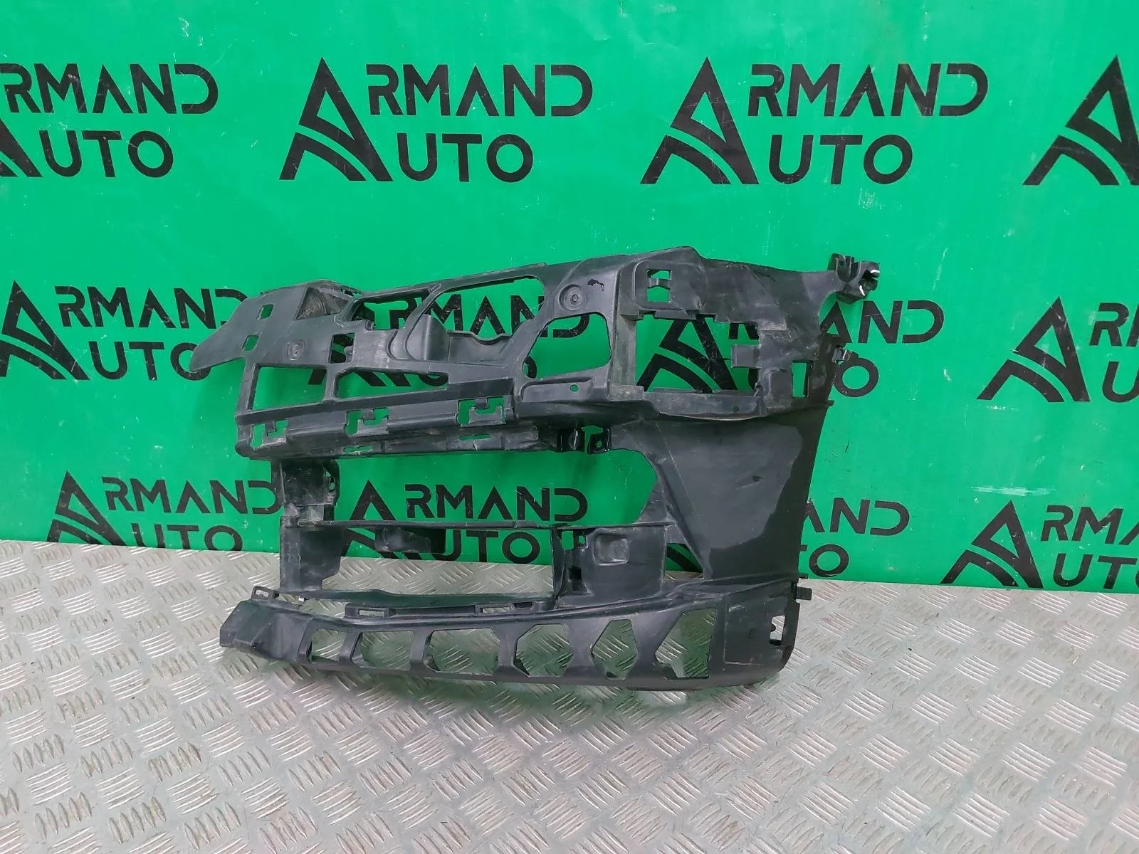 Кронштейн бампера BMW 5 series 2016-2020 51117385345 G30 G31, передний левый