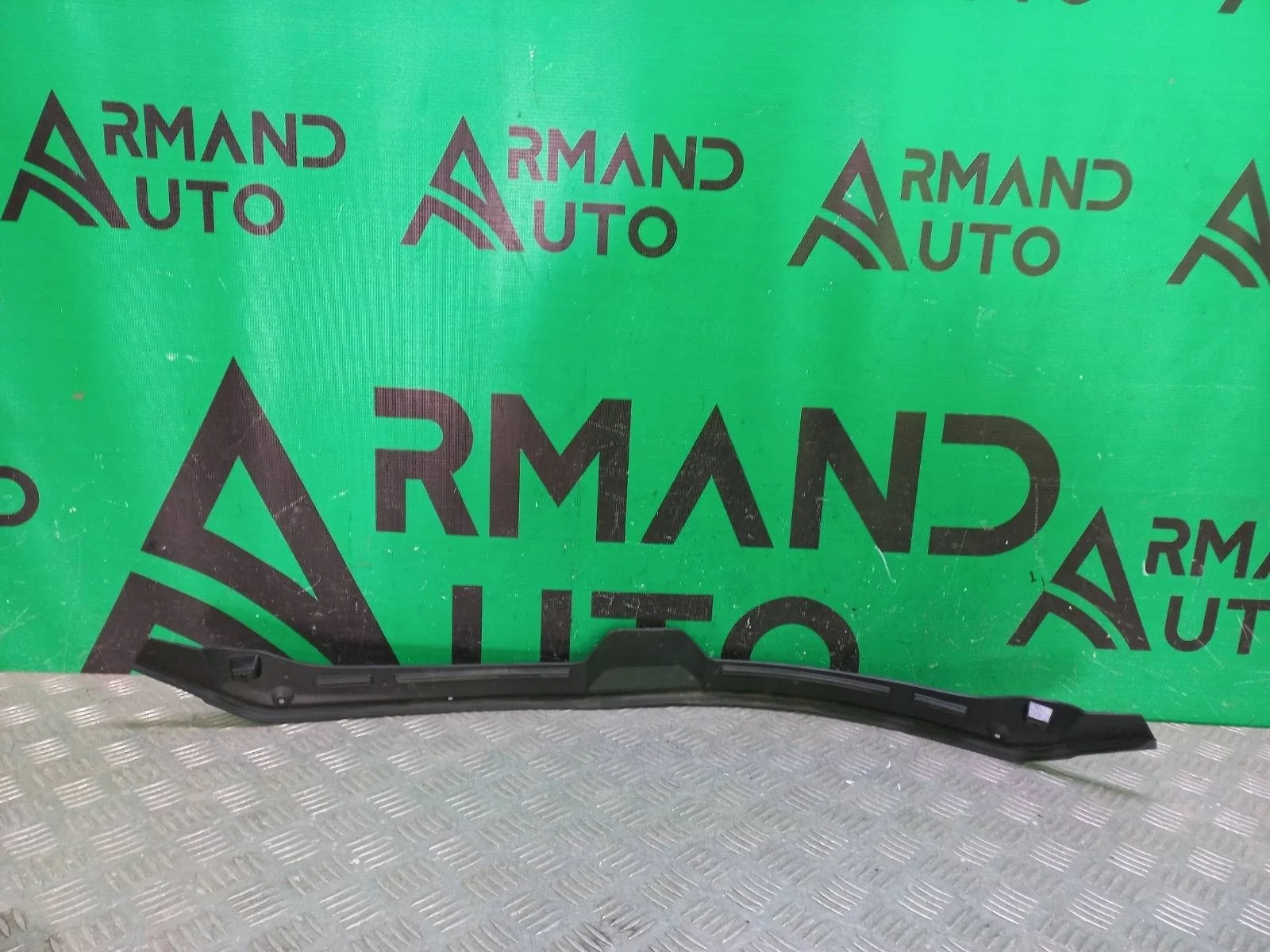 Уплотнитель капота Audi A4 2015-2025 8W0823124 5 B9