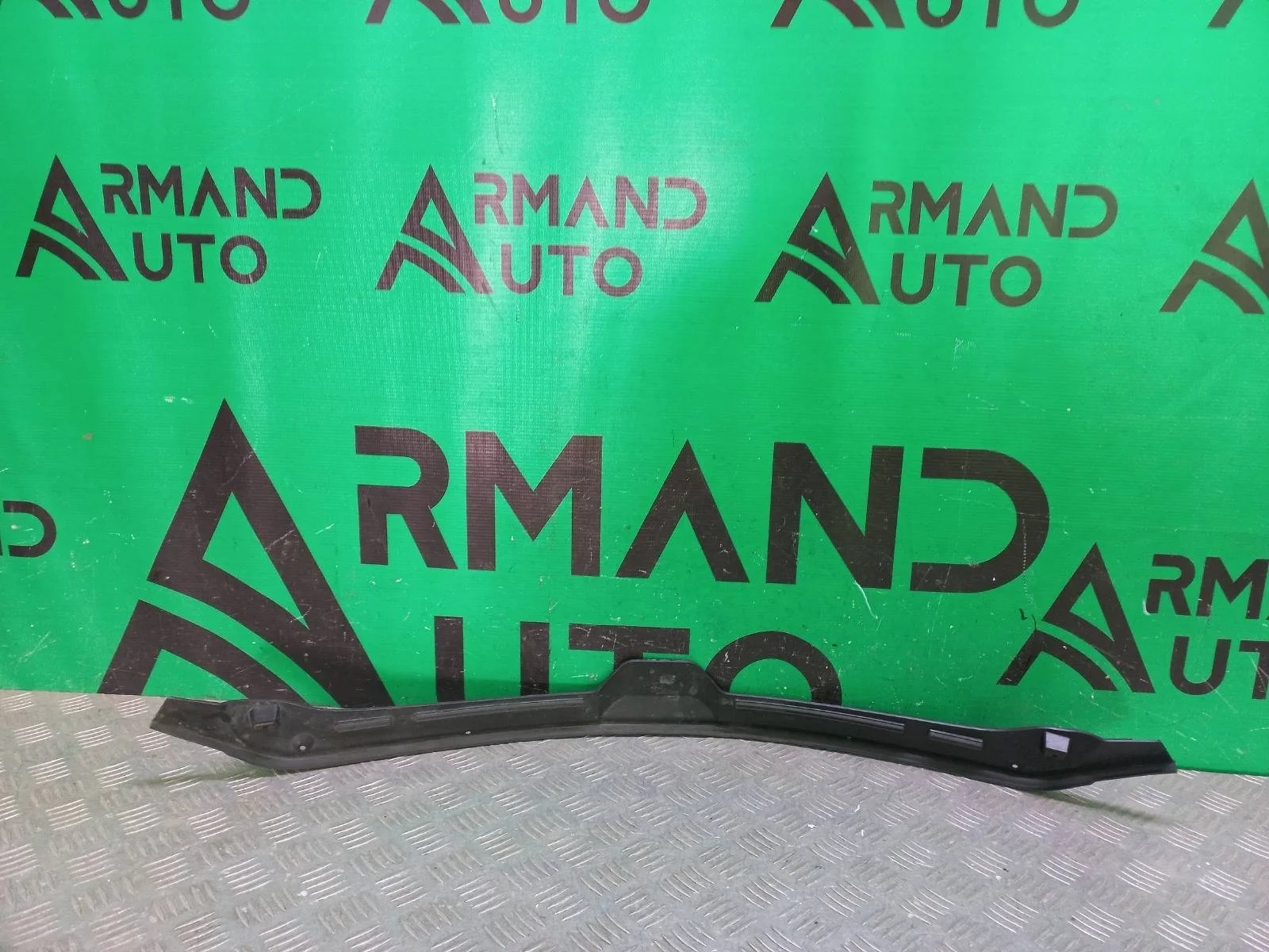 Уплотнитель капота Audi A4 2015-2025 8W0823124 5 B9