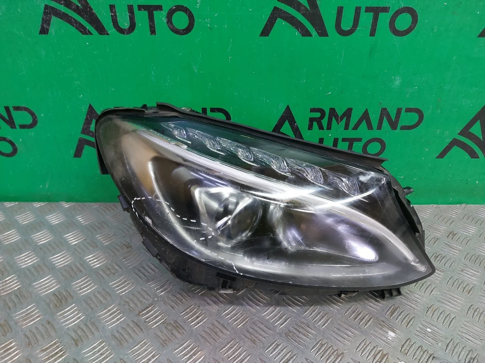 Фара Mercedes C-Class 2014-2018 A2059067403 W205, правая