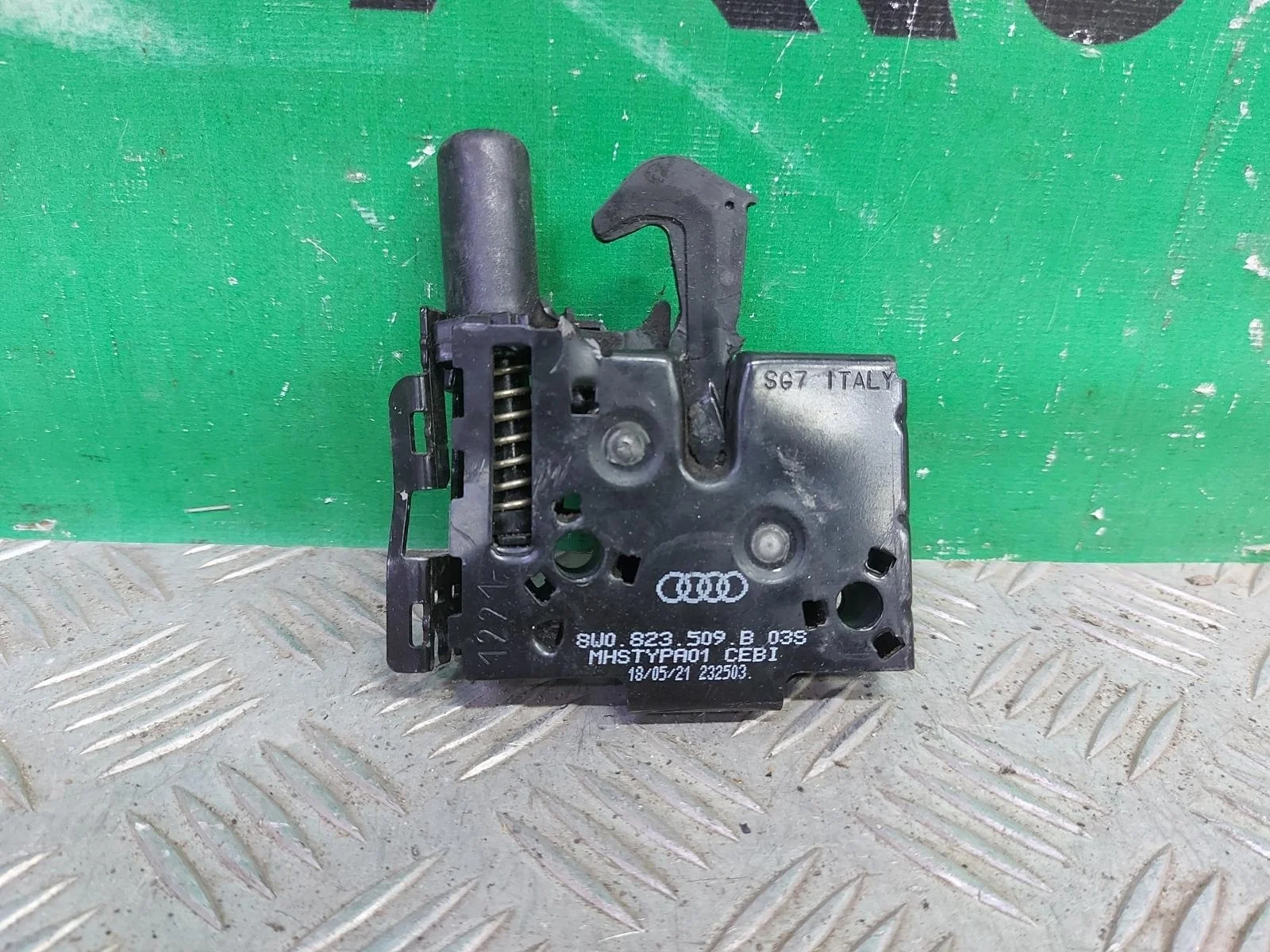 Замок капота Audi A4 2015-2025 8W0823509B 5 B9
