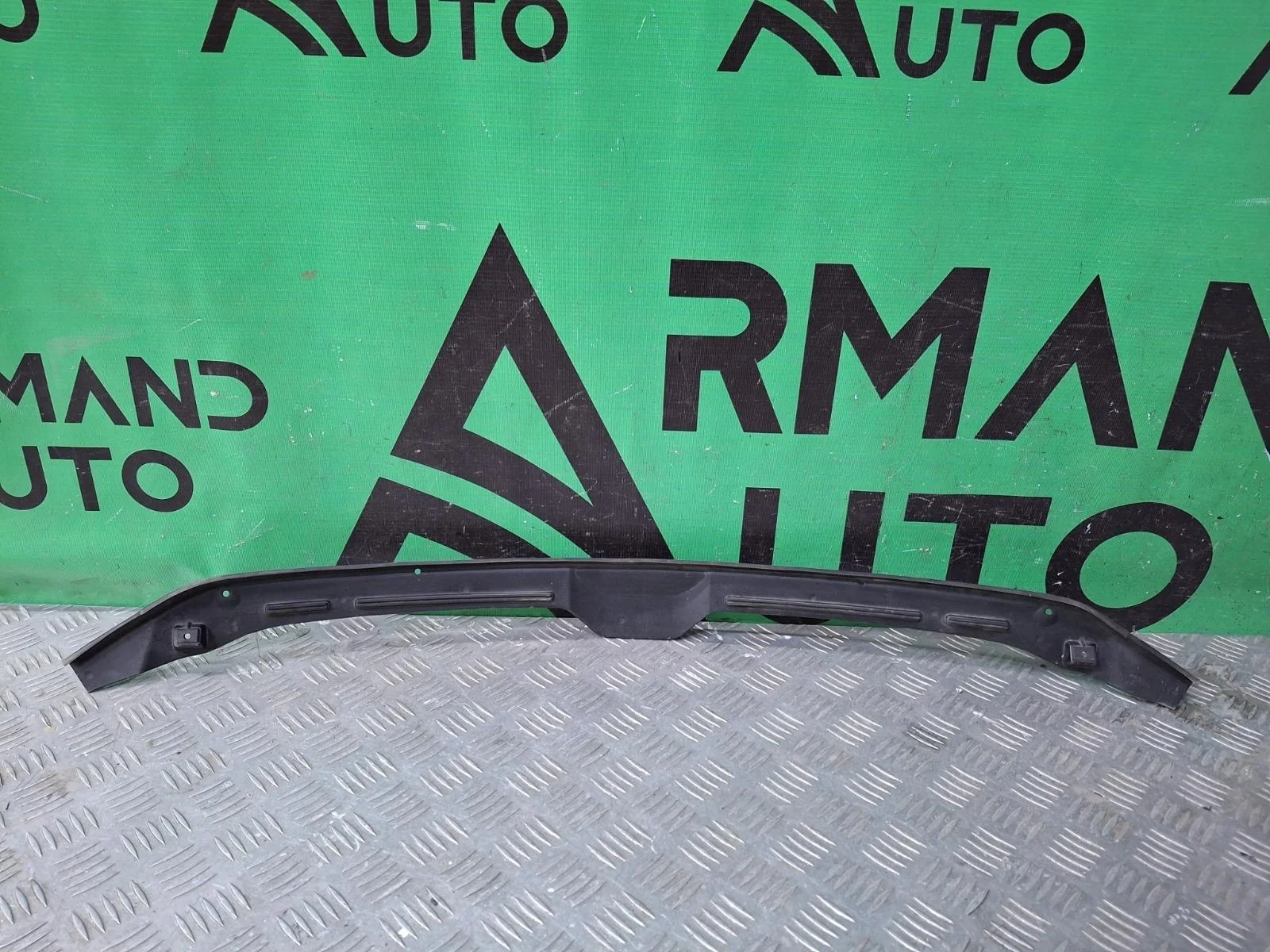 Уплотнитель капота Audi A4 2015-2025 8W0823124 5 B9