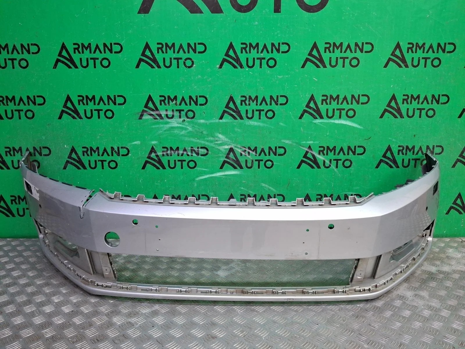 Бампер Volkswagen Passat 2011-2015 3AA807217FGRU B7, передний