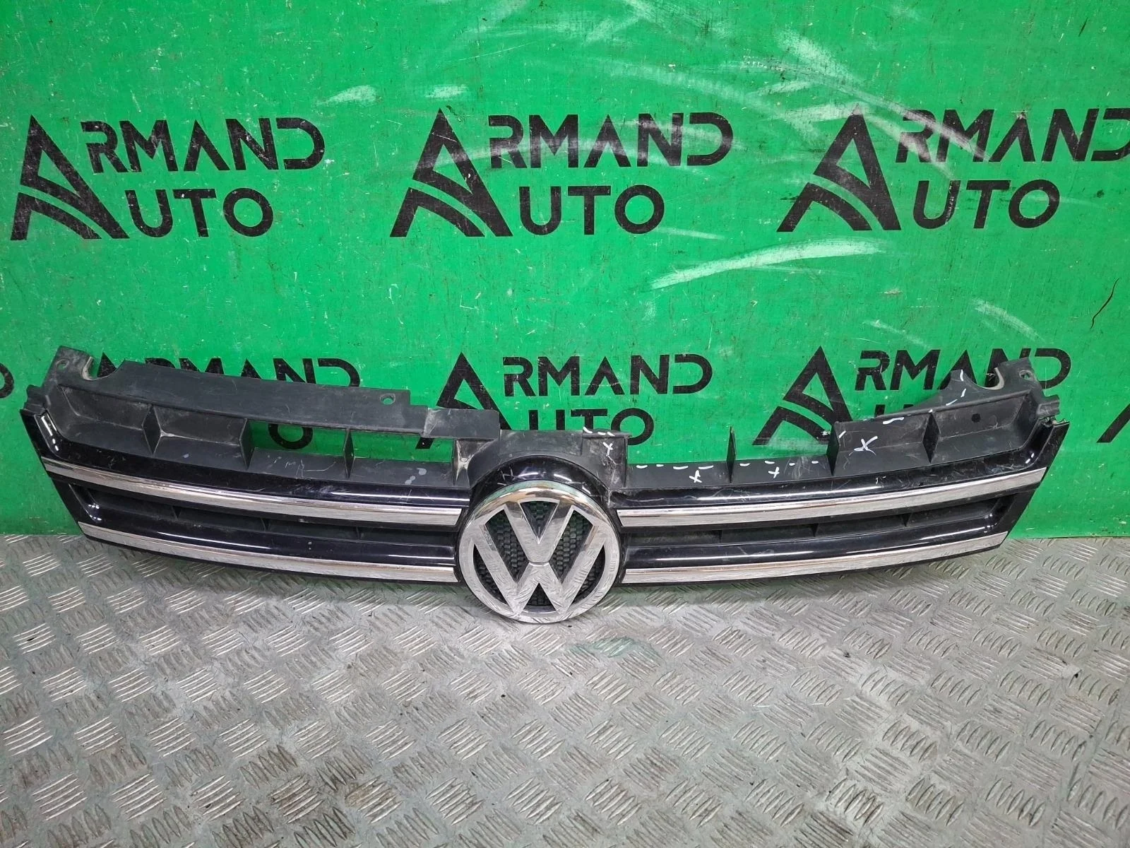 Решетка радиатора Volkswagen Touareg 2010-2014 7P6853651AZLL 2
