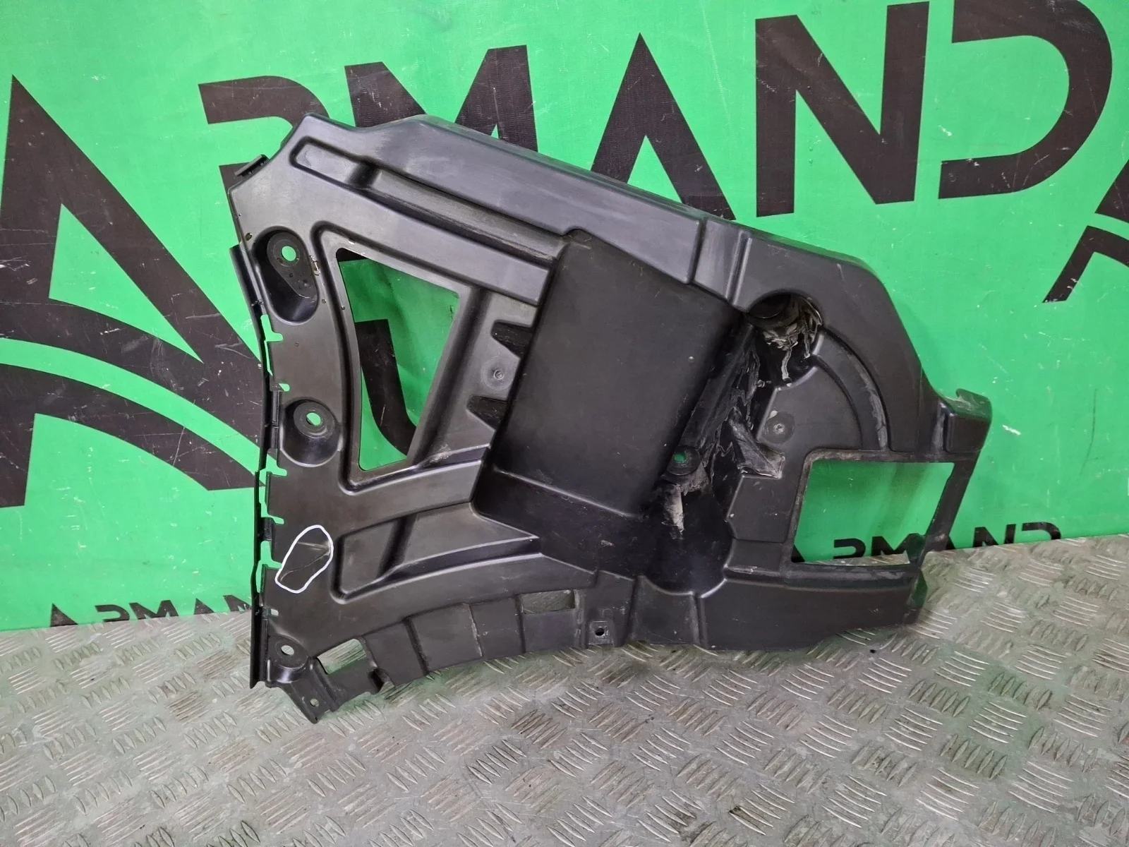 Кронштейн бампера BMW X3 2010-2014 51127210077 F25, задний левый