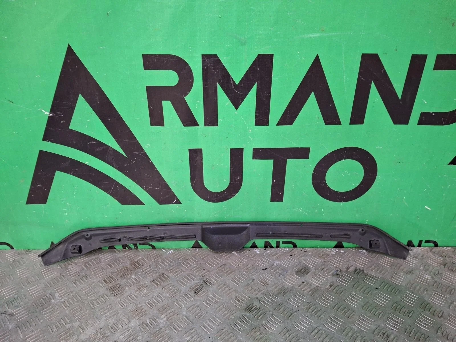 Уплотнитель капота Audi A4 2015-2025 8W0823124 5 B9