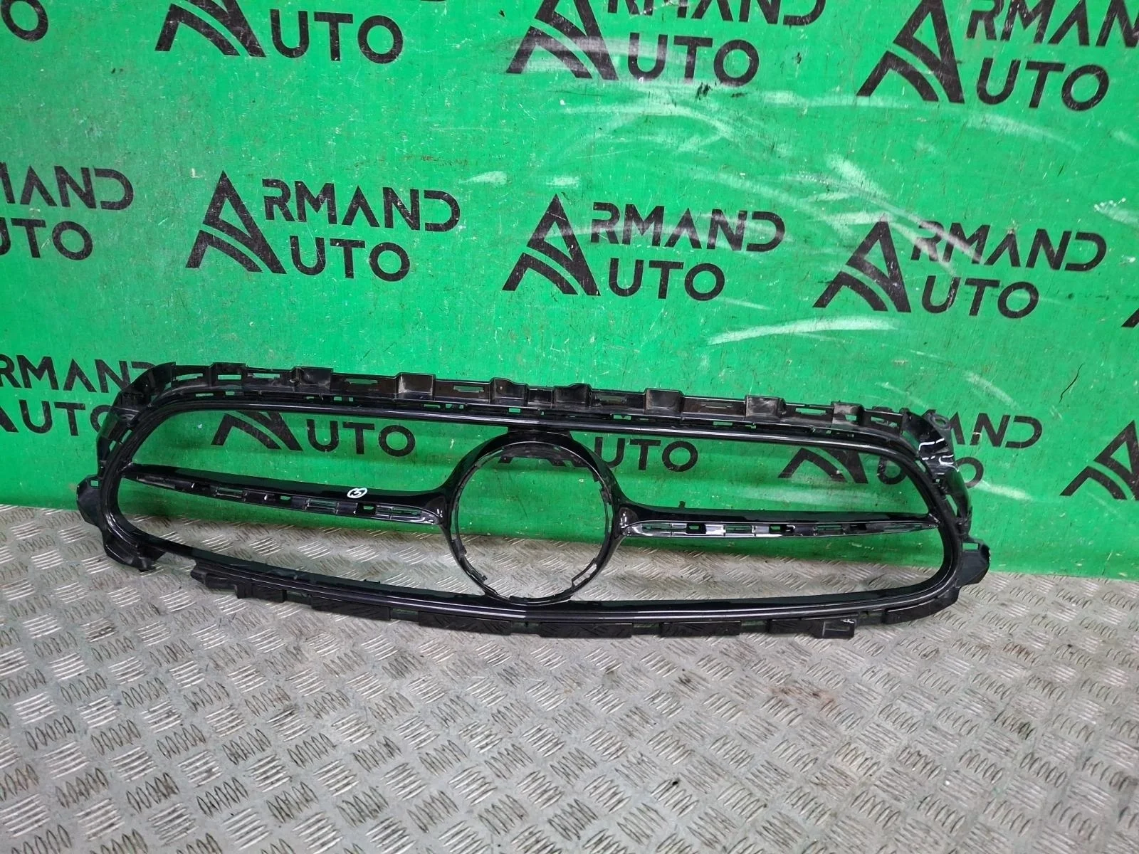 Кронштейн решетки радиатора Mercedes E-Class 2020-2023 A2138889400 W213