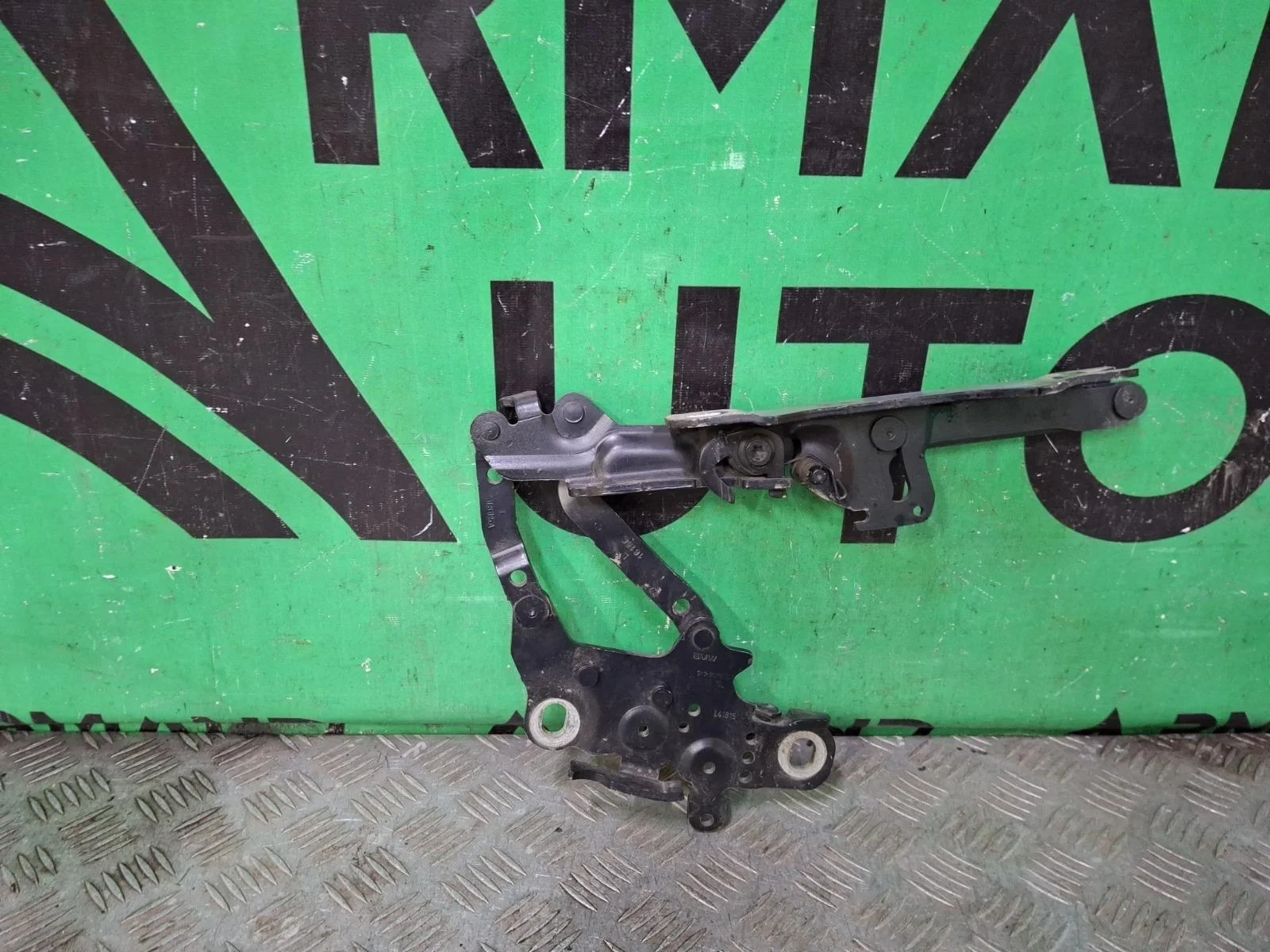 Петля капота BMW 1 series 2011-2019 41617286343 F20 F21, левая