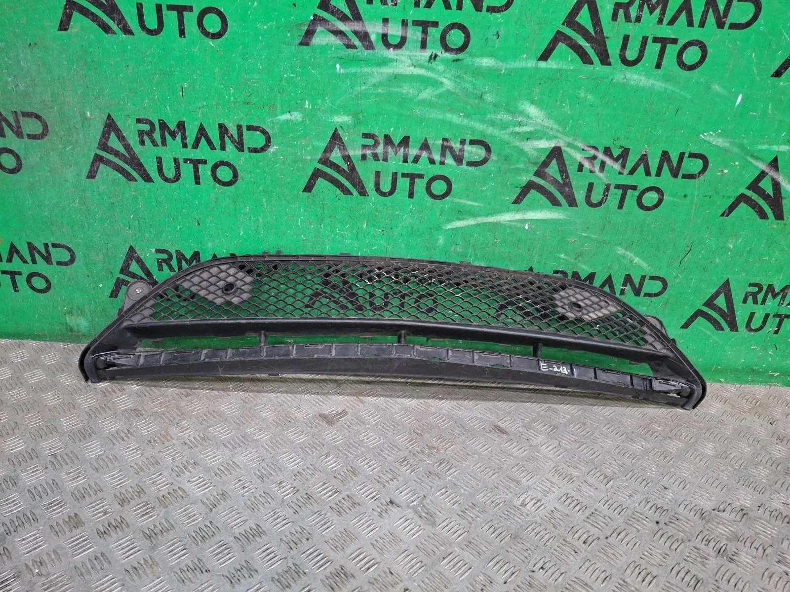 Решетка бампера Mercedes E-Class 2016-2020 A2138856900 W213, передняя