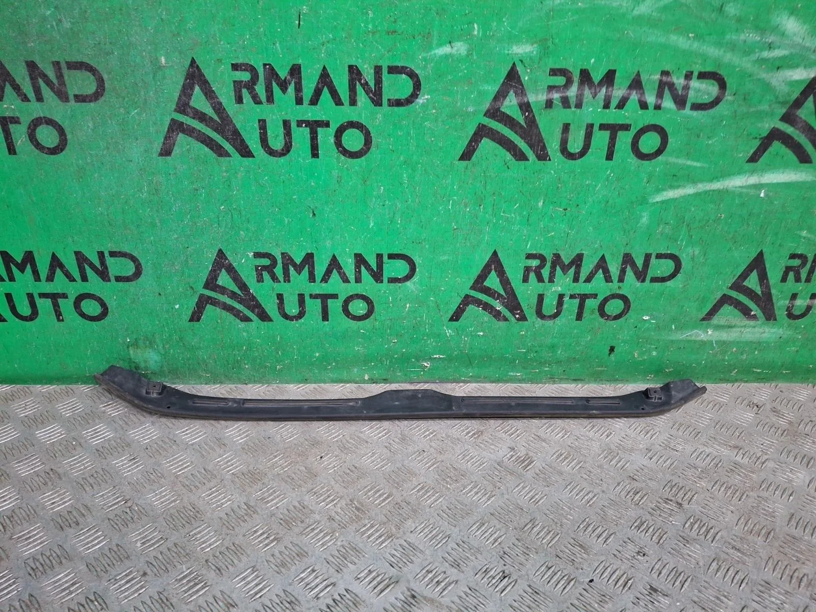 Уплотнитель капота Audi A4 2015-2025 8W0823124 5 B9