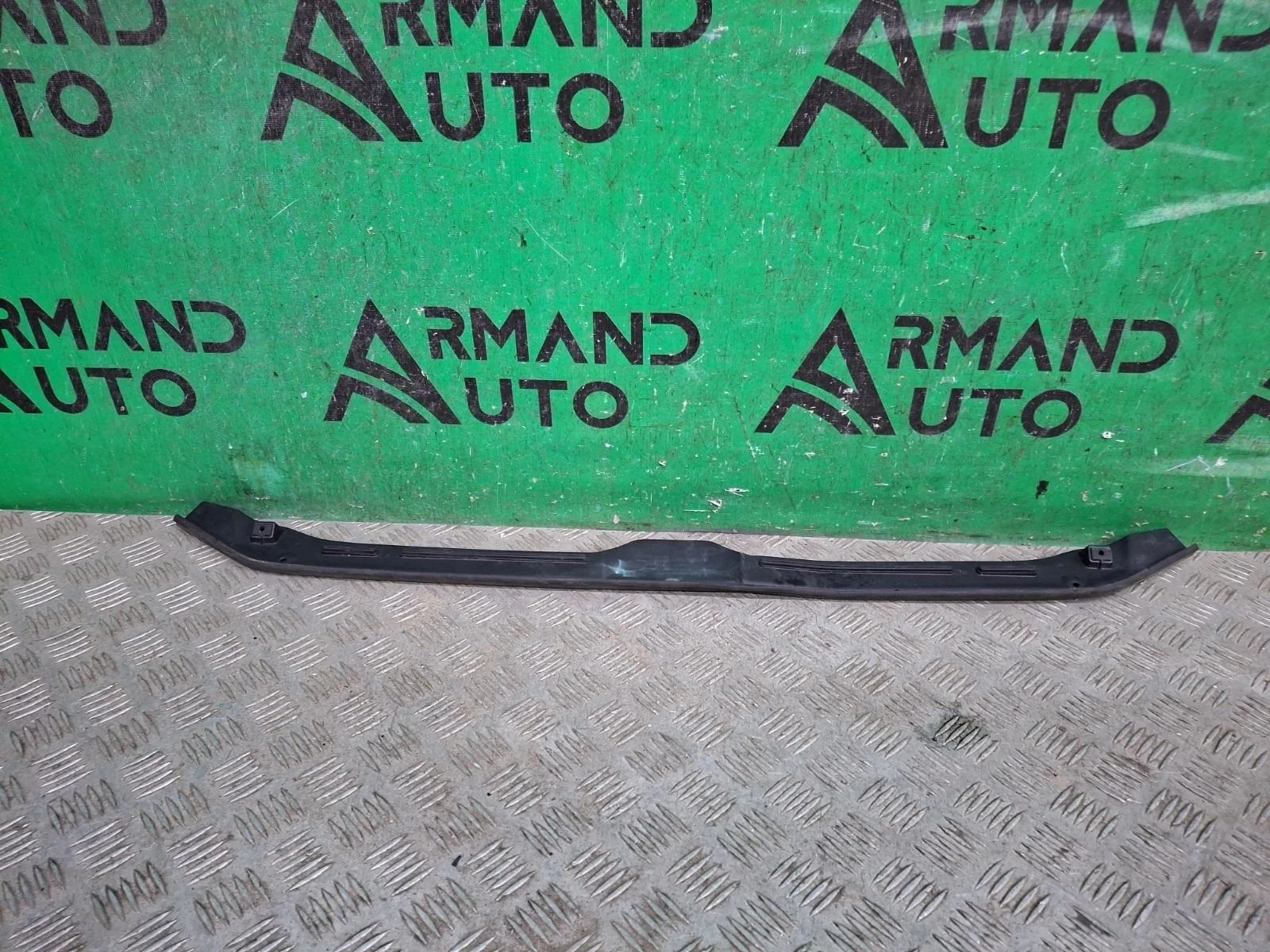 Уплотнитель капота Audi A4 2015-2025 8W0823124 5 B9