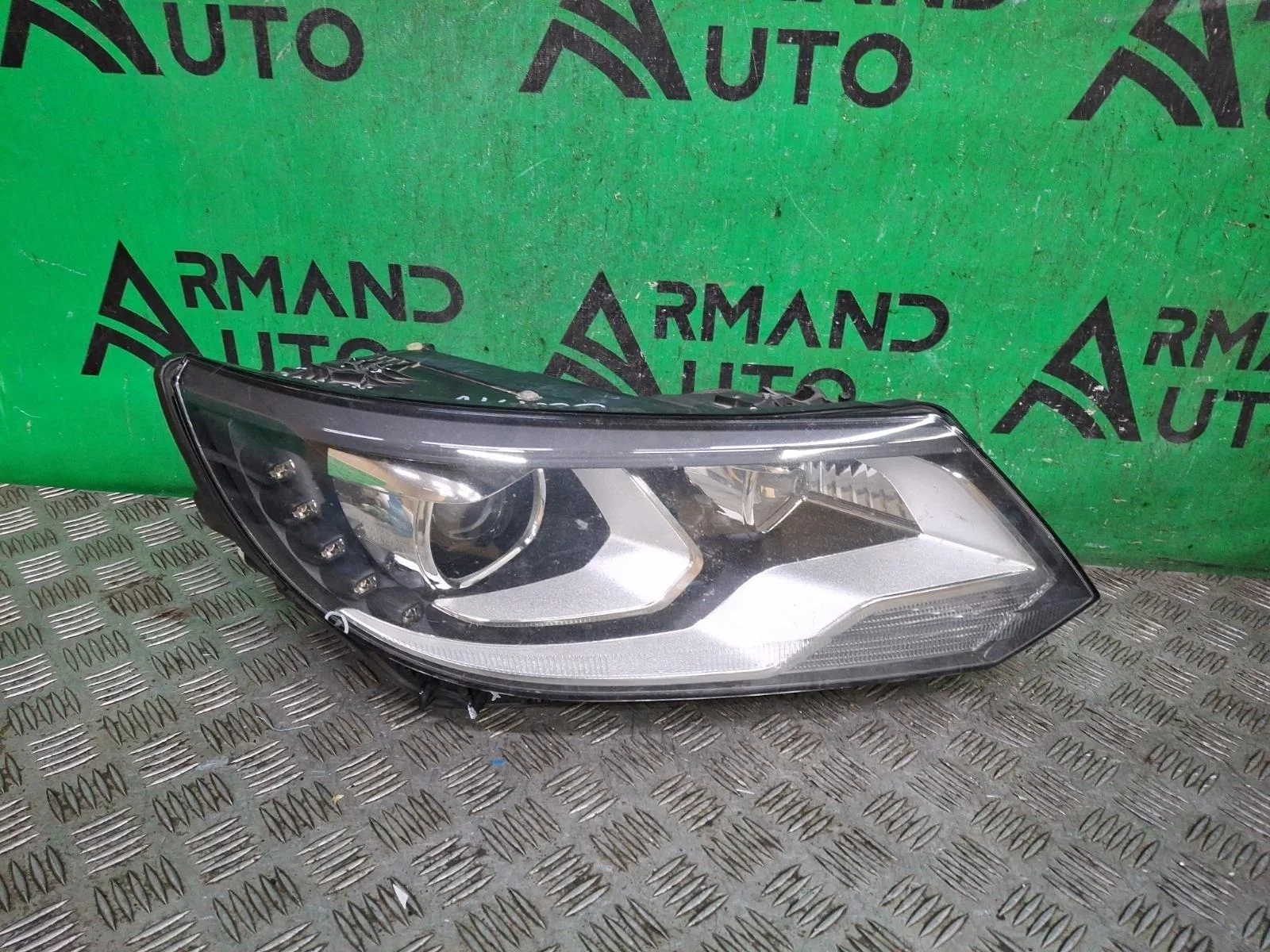Фара Volkswagen Tiguan 2011-2018 5N1941754B 1, правая