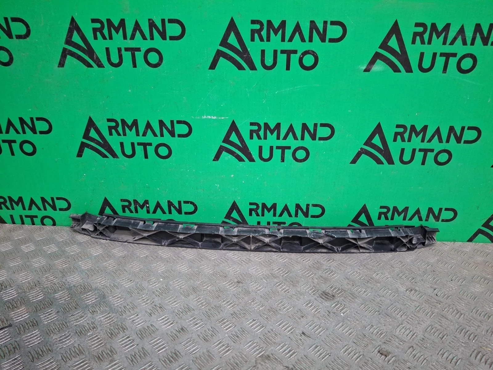 Кронштейн бампера центральный Audi A6 2014-2018 4G5807458A 4 C7, задний
