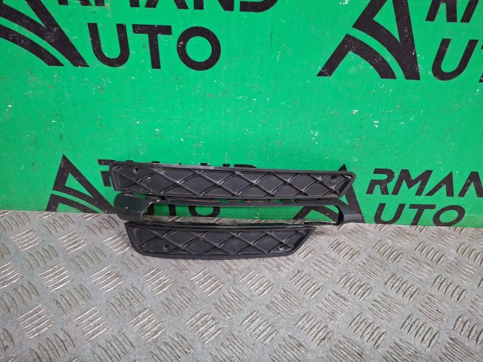 Решетка бампера Mercedes C-Class 2011-2015 A2048851453 W204, передняя правая