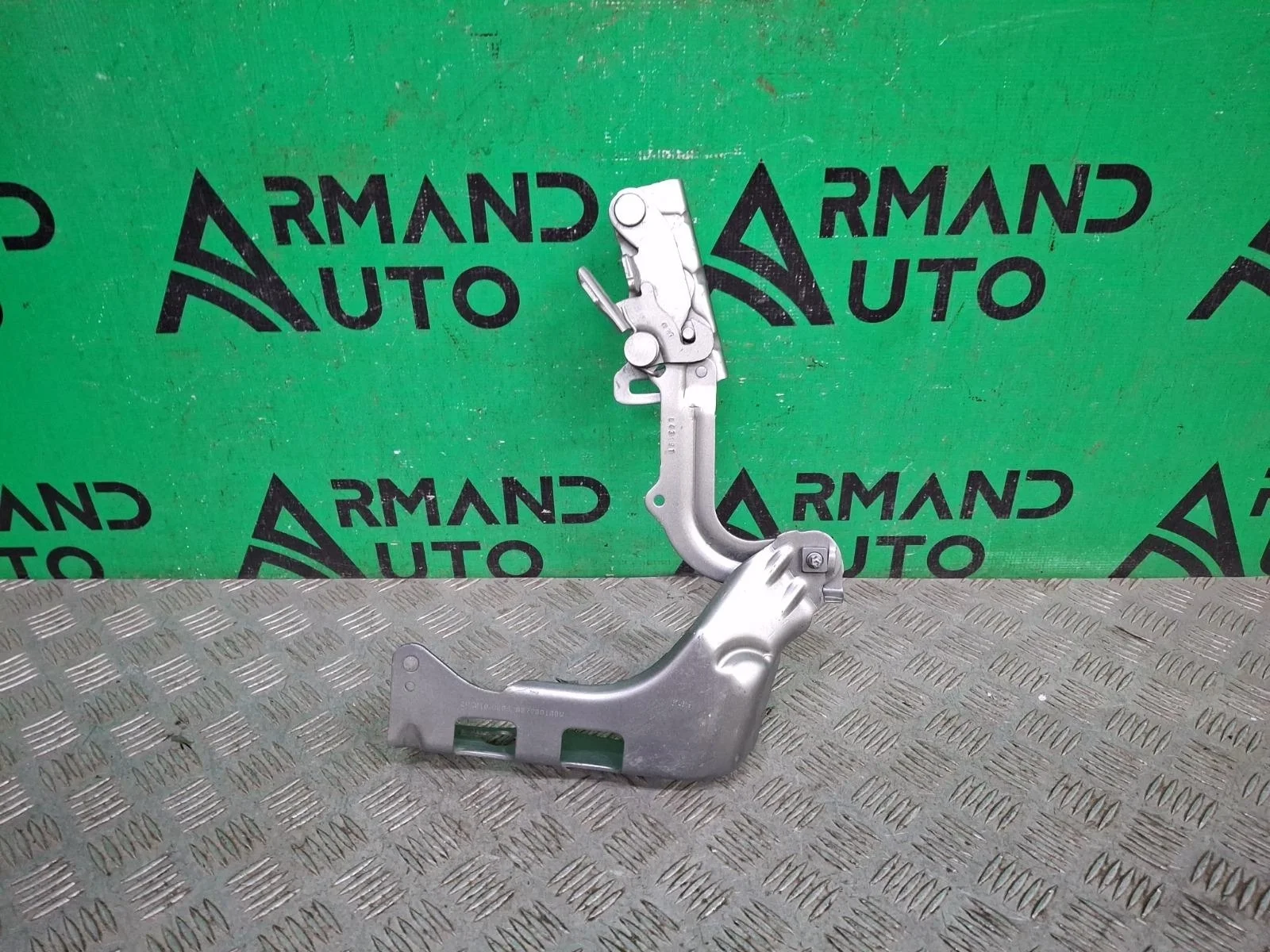 Петля капота Mercedes GLC-Class 2015-2022 A2538800128 X253, левая