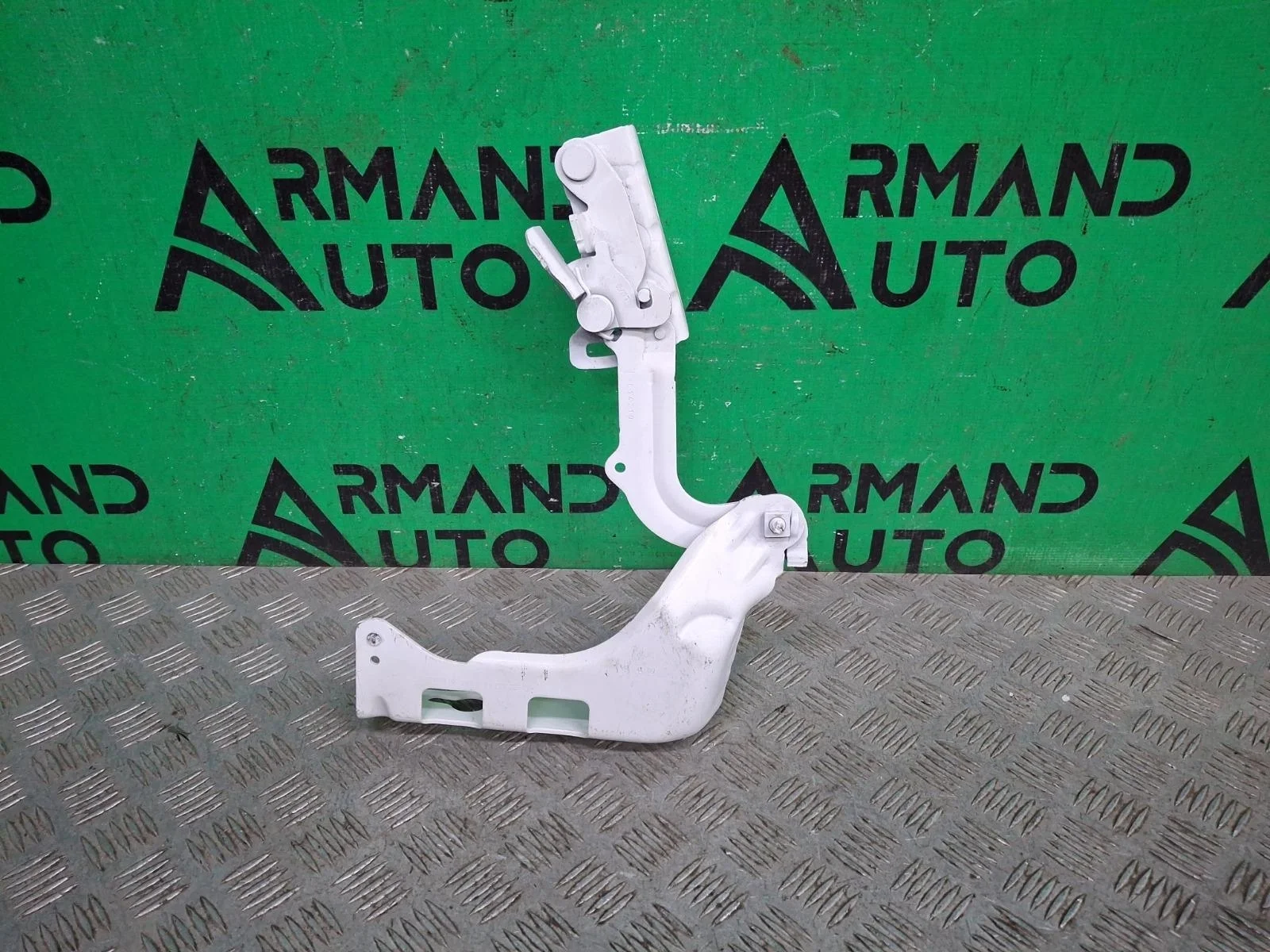 Петля капота Mercedes GLC-Class 2015-2022 A2538800128 X253, левая