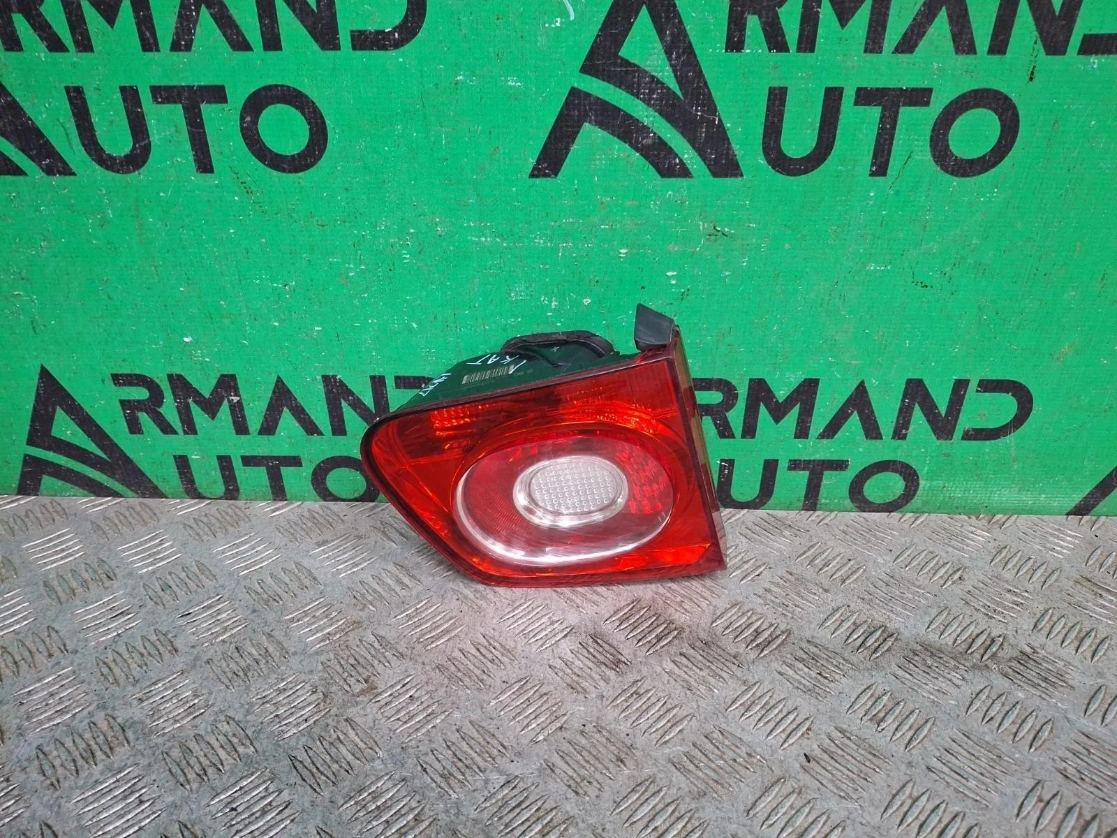 Фонарь внутренний Volkswagen Tiguan 2007-2011 5N0945107B 1, левый
