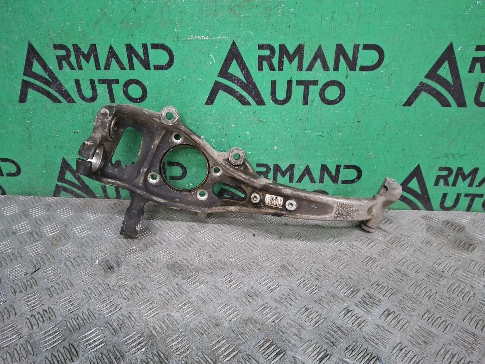 Кулак поворотный Audi A4 2015-2025 8W0407253F 5 B9, передний левый
