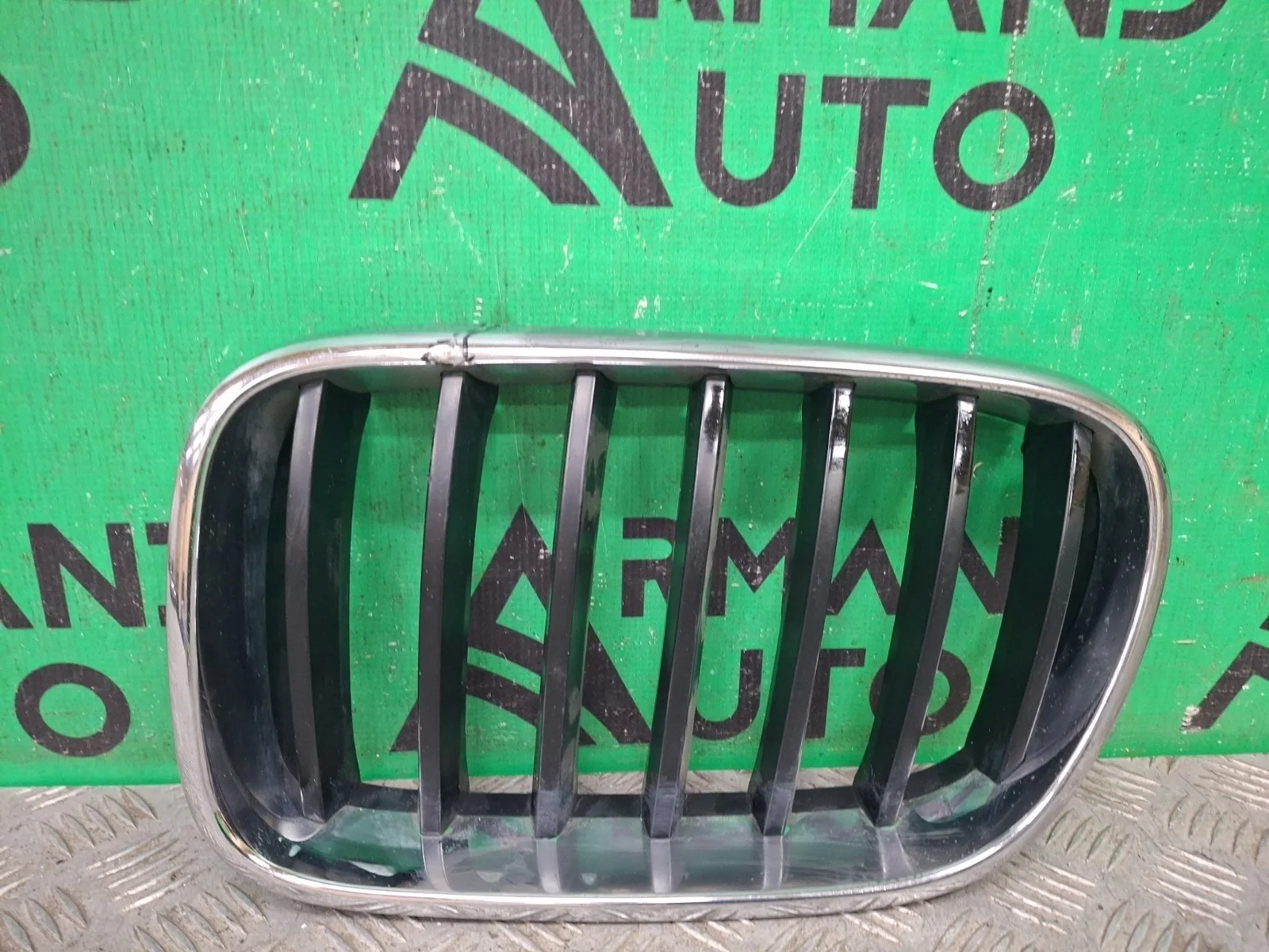 Решетка радиатора BMW X3 2010-2014 51117210725 F25, левая