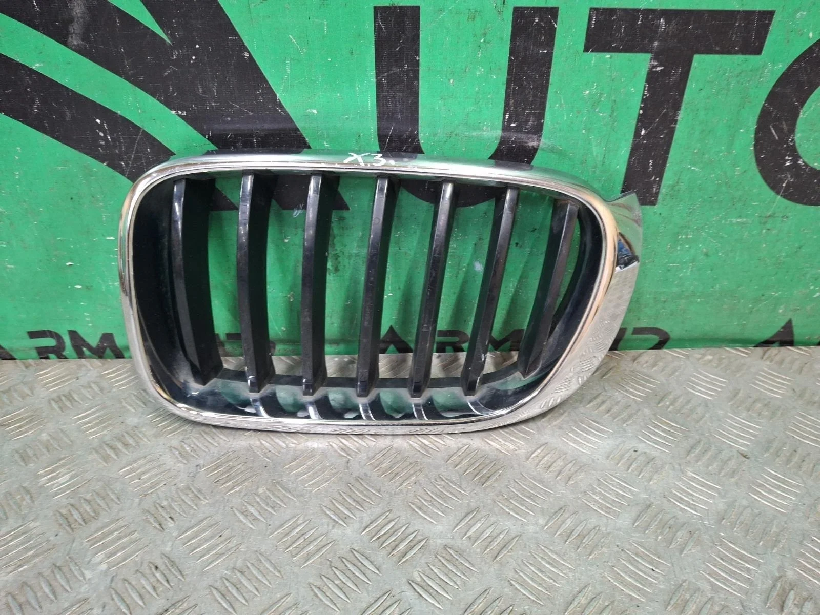 Решетка радиатора BMW X3 2014-2017 51117338571 F25, левая