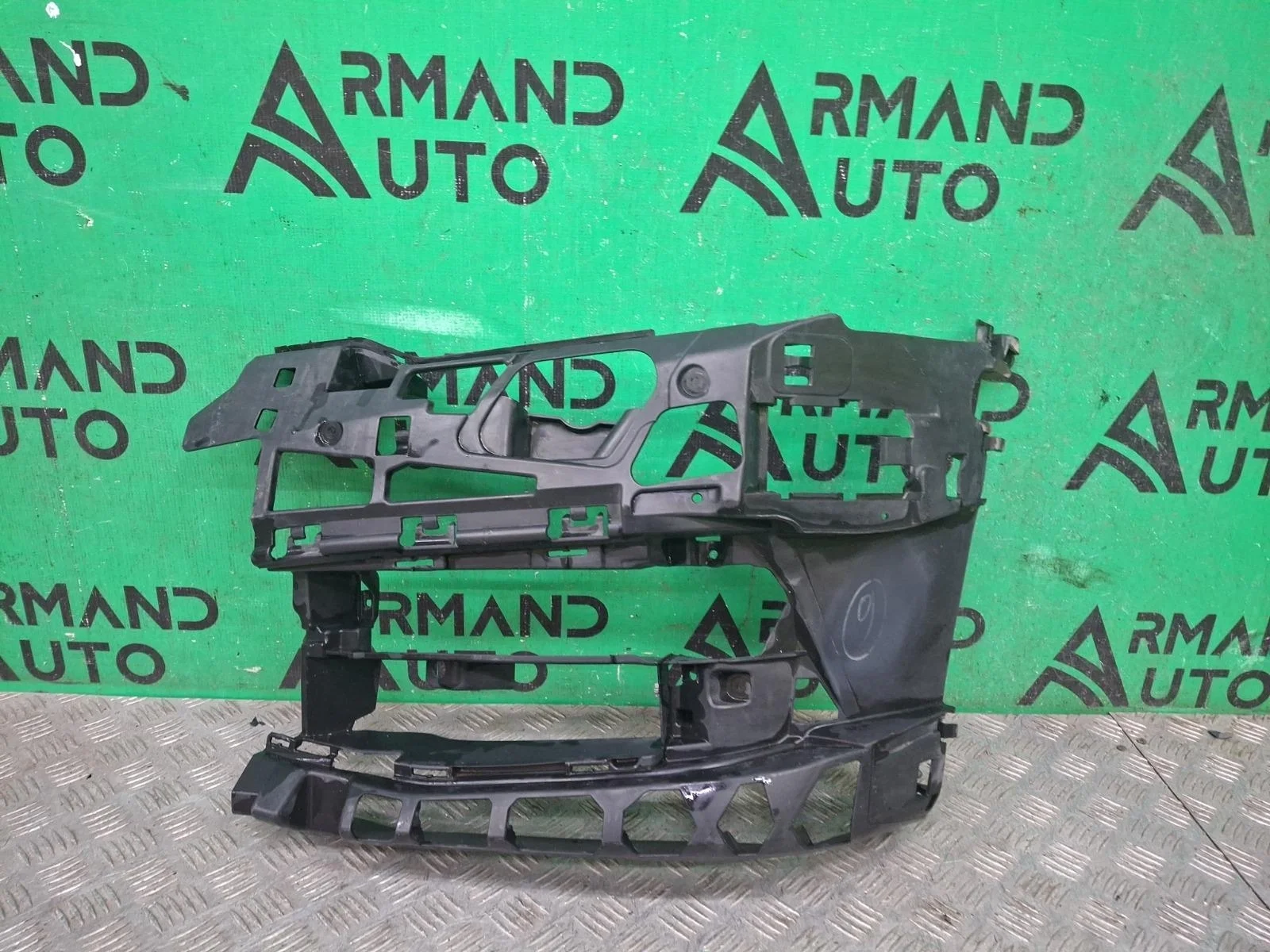 Кронштейн бампера BMW 5 series 2016-2020 51117385345 G30 G31, передний левый