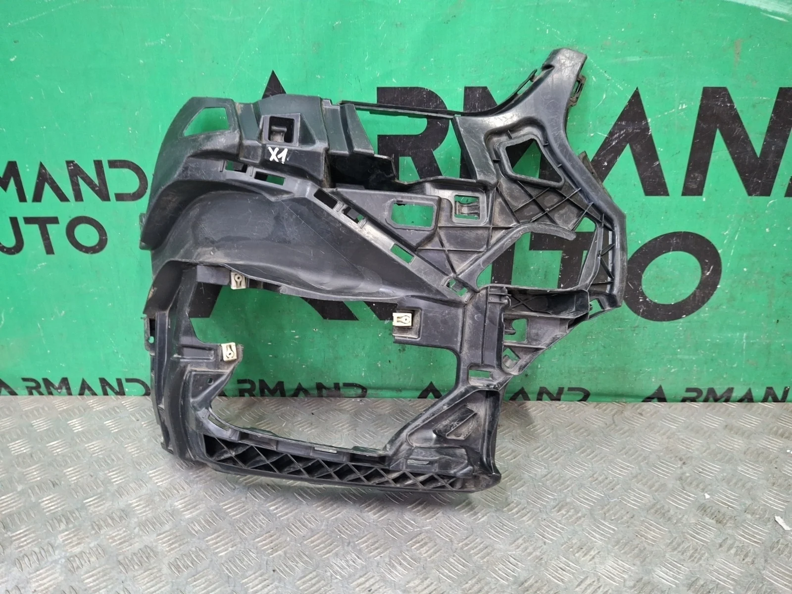 Кронштейн бампера BMW X1 2019-2022 51117954216 F48, передний правый