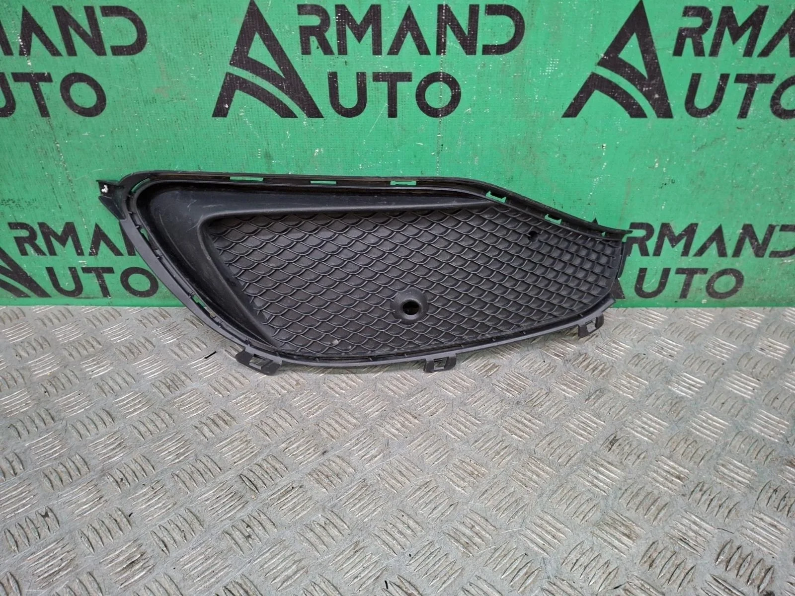 Решетка бампера Mercedes CLA-Class 2016-2019 A1178857500 C117 X117, передняя левая