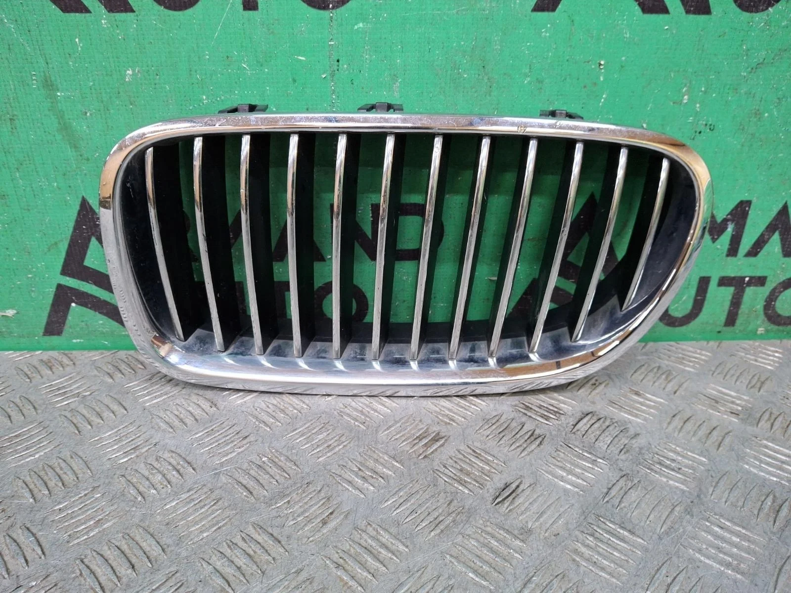 Решетка радиатора BMW 5 series 2009-2013 51137203649 F10 F11, левая