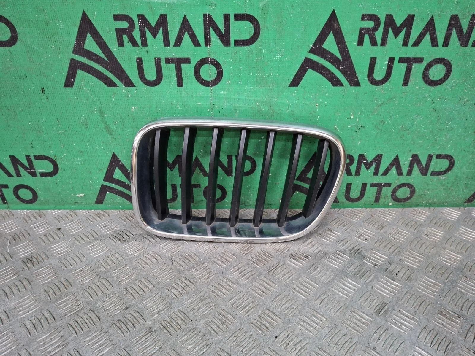 Решетка радиатора BMW X3 2010-2014 51117210725 F25, левая
