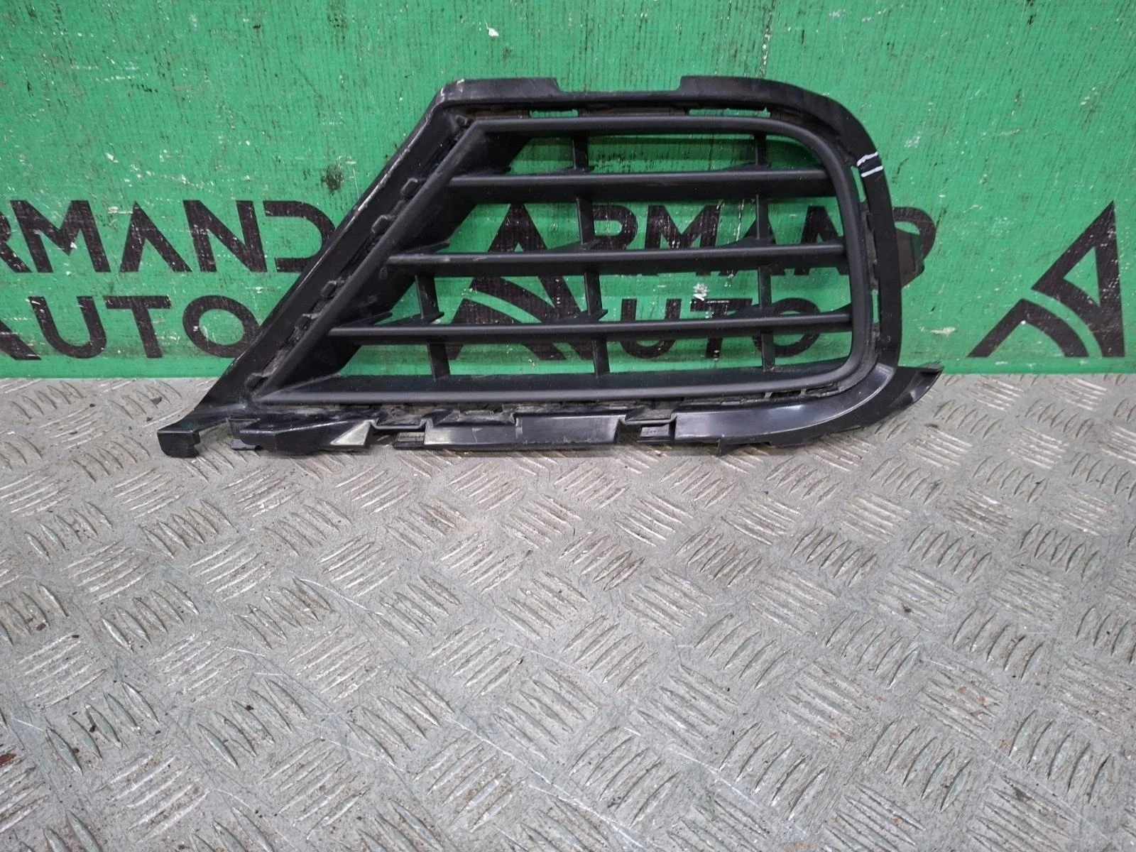 Решетка бампера VOLKSWAGEN TOUAREG 2014-2018 7P6853666B9B9 2, передняя правая