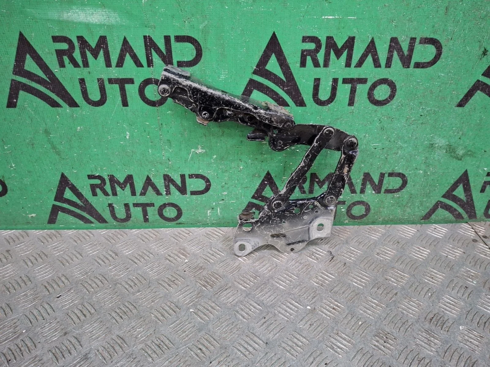 Петля капота BMW X5 2018-нв 41009477741 G05, левая