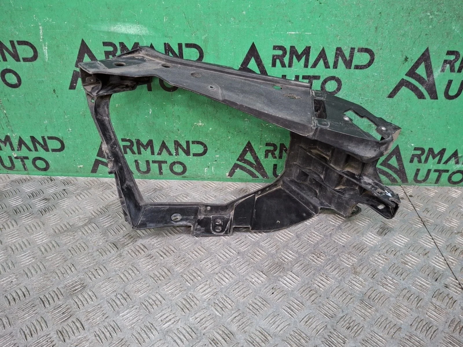 Кронштейн фары Mercedes S-Class 2013-2017 A2226200291 W222, правый