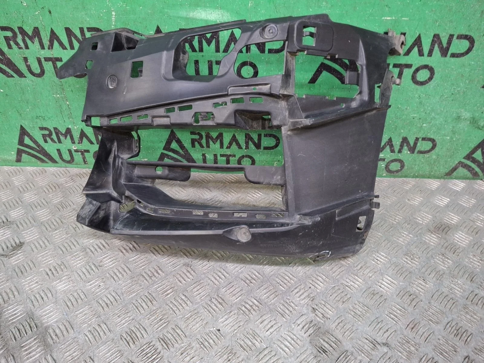 Кронштейн бампера BMW 5 series 2016-2020 51118064967 G30 G31, передний левый