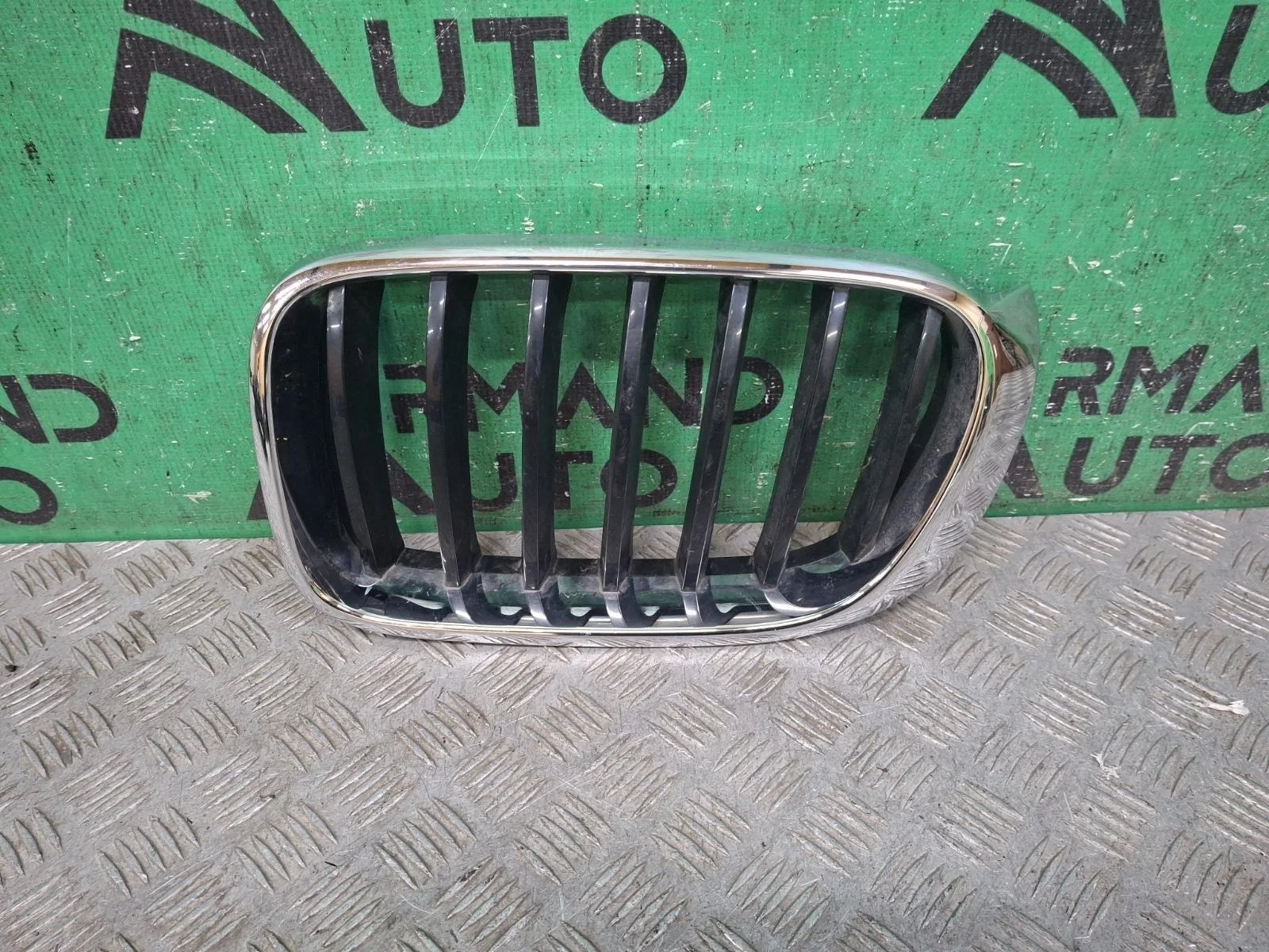 Решетка радиатора BMW X3 2014-2017 51117338571 F25, левая