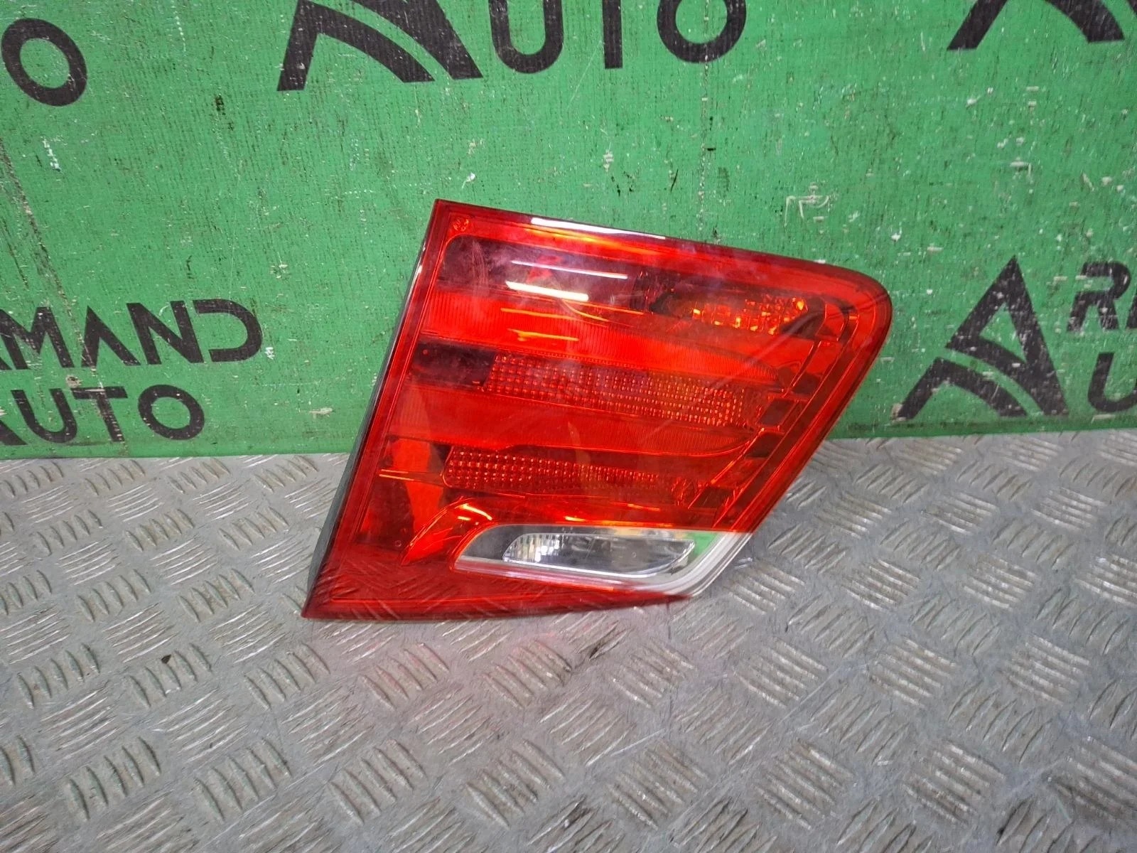 Фонарь внутренний Mercedes GL GLS-Class 2012-2016 A1668201264 X166, правый