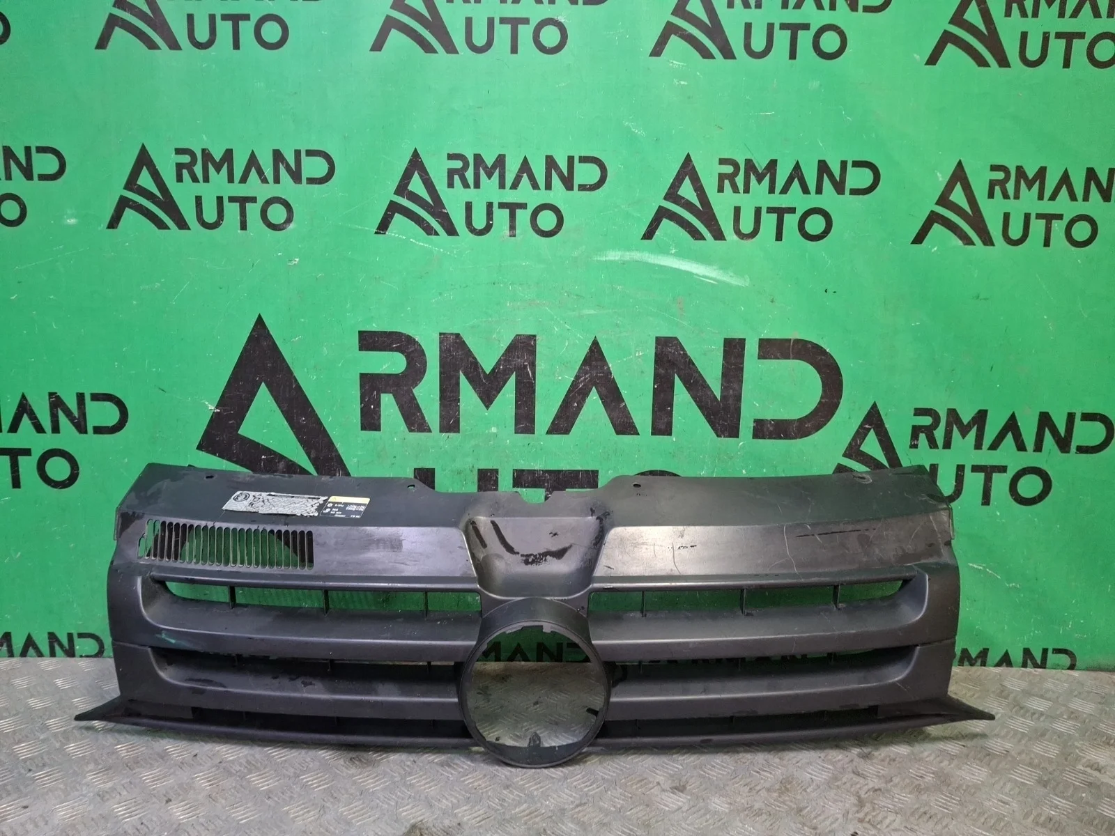 Решетка радиатора Volkswagen Transporter 2009-2015 7E08536539B9 T5