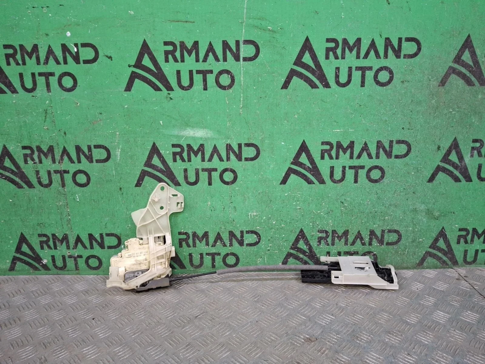 Замок двери Volkswagen Touareg 2010-2018 8J1837016B 2, передний правый
