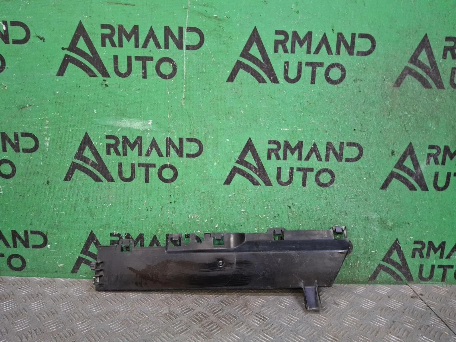 Дефлектор радиатора BMW X5 2013-2018 51747343798 F15, правый