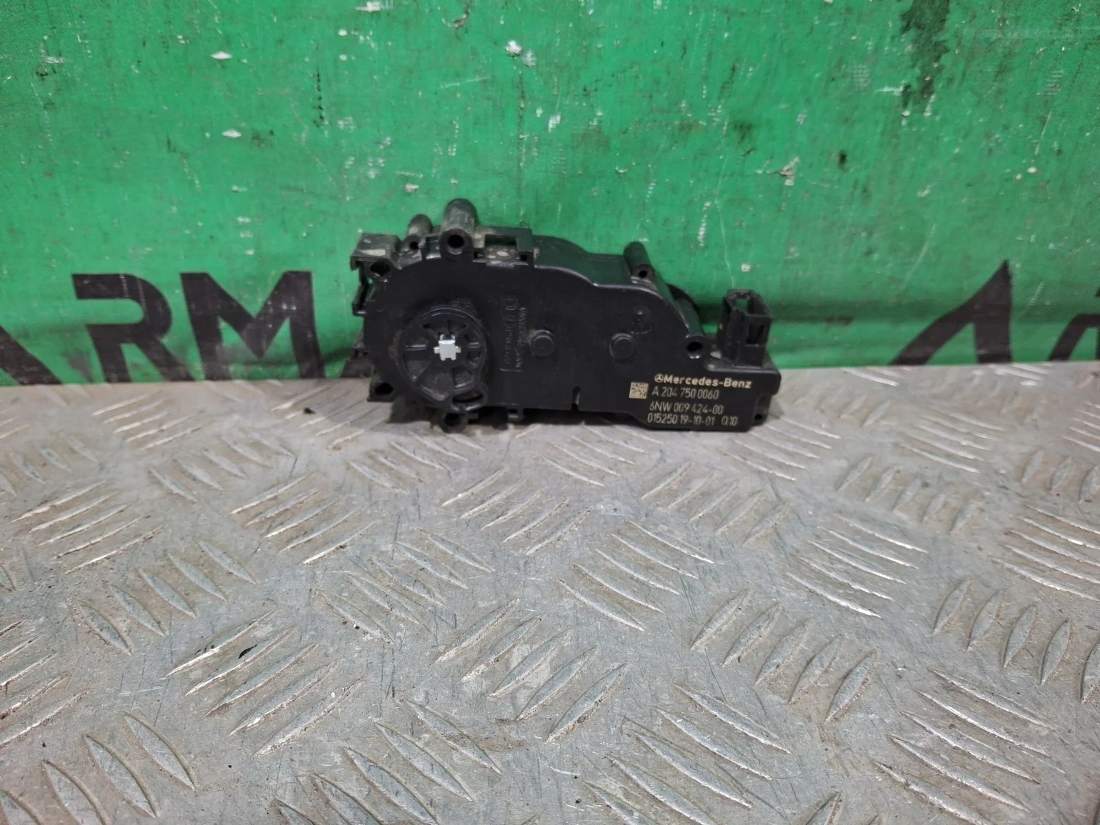 Привод замка багажника Mercedes C-Class 2014-2021 A2047500060 W205