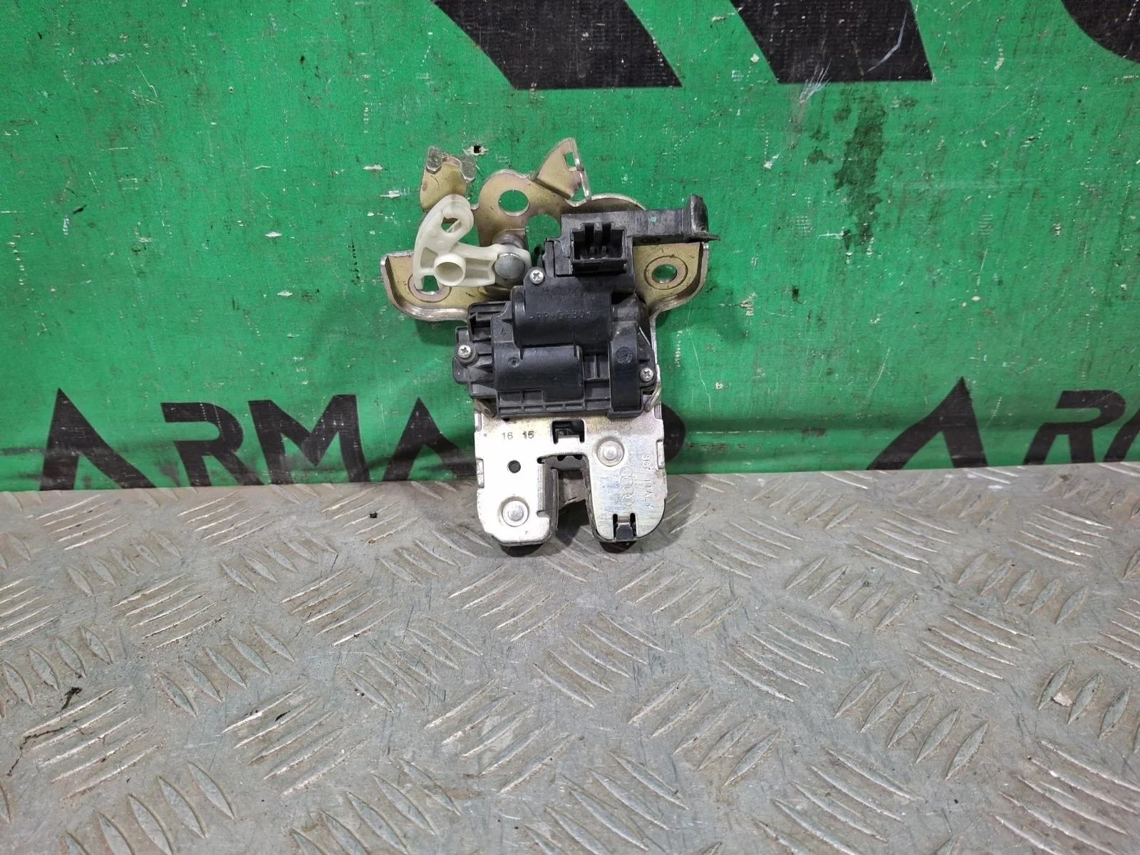 Замок двери багажника Audi A3 2012-2020 8R0827505A 3 8V