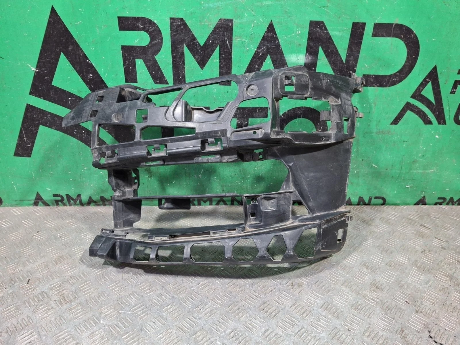 Кронштейн бампера BMW 5 series 2016-2020 51117385345 G30 G31, передний левый